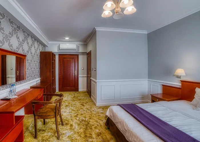 Grand מלון צ'סטוצ'ובה